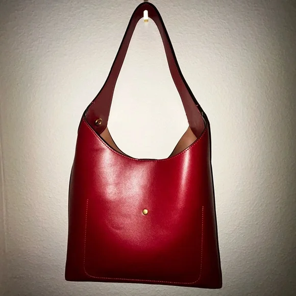 Coach Red Leather Shoulder Bag with Glossy Finish - Picture 4 of 5